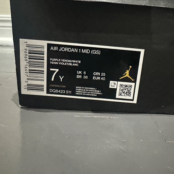 *Almost new* Air Jordan 1 Midi - Picture 10 of 10